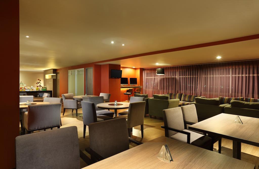 Novotel Jakarta Gajah Mada Exterior foto